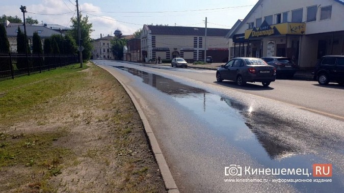 В центре Кинешмы в очередной раз прорвало канализацию фото 3