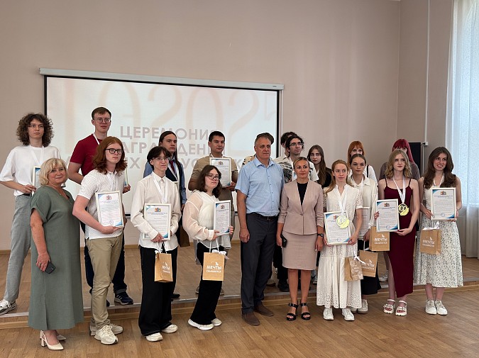 Лучшие выпускники школ Ивановской области посетили Юрьевец фото 3