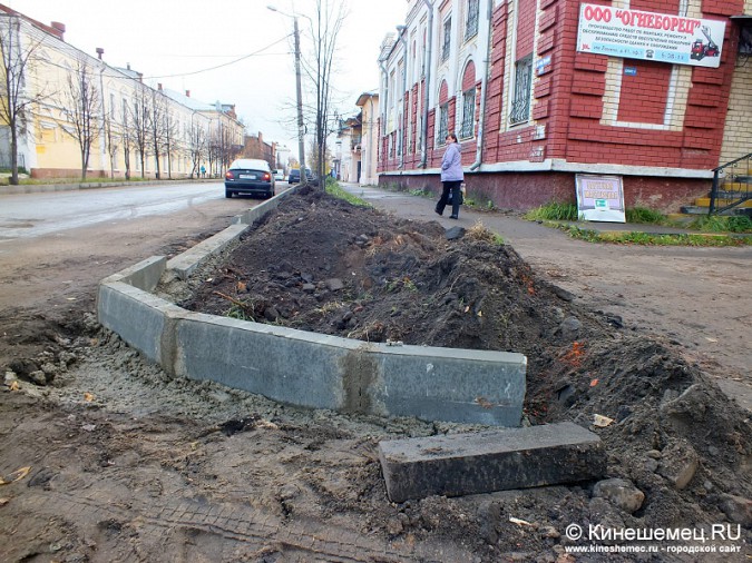 Бордюры перегородили подъезды к домам фото 7