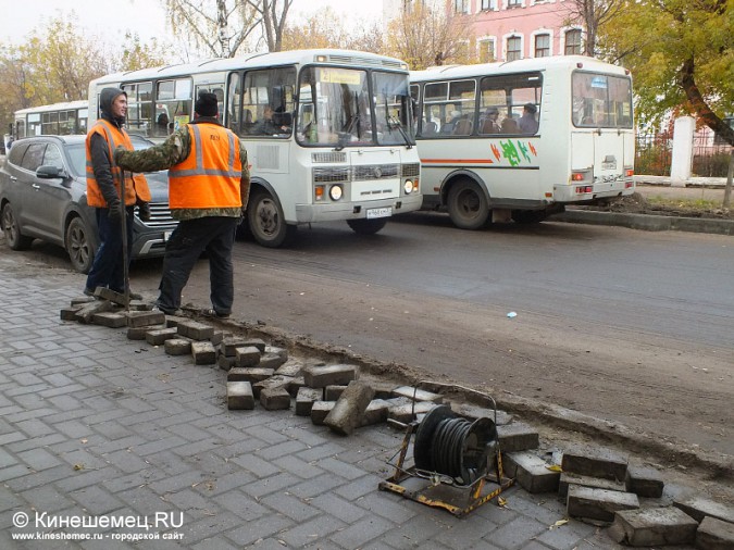 Бордюры перегородили подъезды к домам фото 2