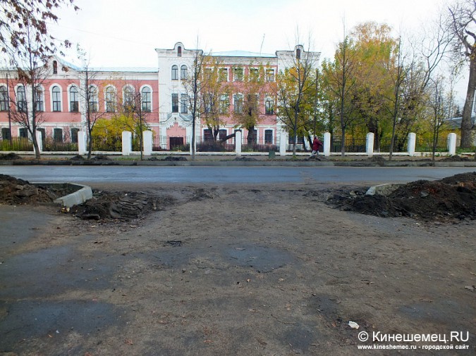 Бордюры перегородили подъезды к домам фото 8