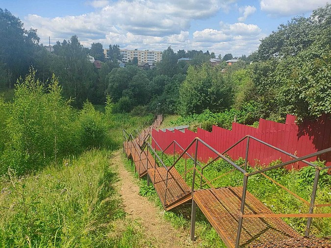 В Наволоках продолжается строительство пешеходной лестницы в овраге по ул.Ярославской фото 3