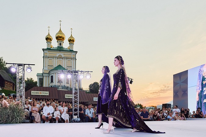 Более 80 зарубежных и российских коллекций представили на фестивале моды «Льняная палитра» фото 9