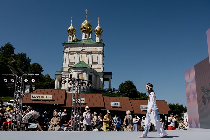 Более 80 зарубежных и российских коллекций представили на фестивале моды «Льняная палитра» фото 11