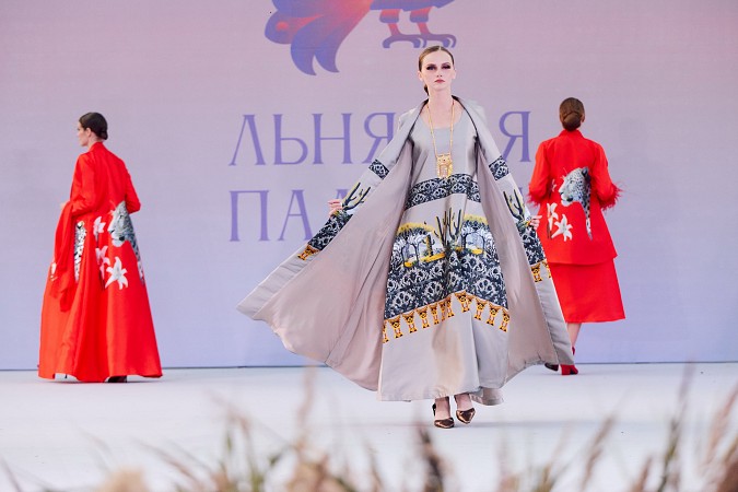 Более 80 зарубежных и российских коллекций представили на фестивале моды «Льняная палитра» фото 7