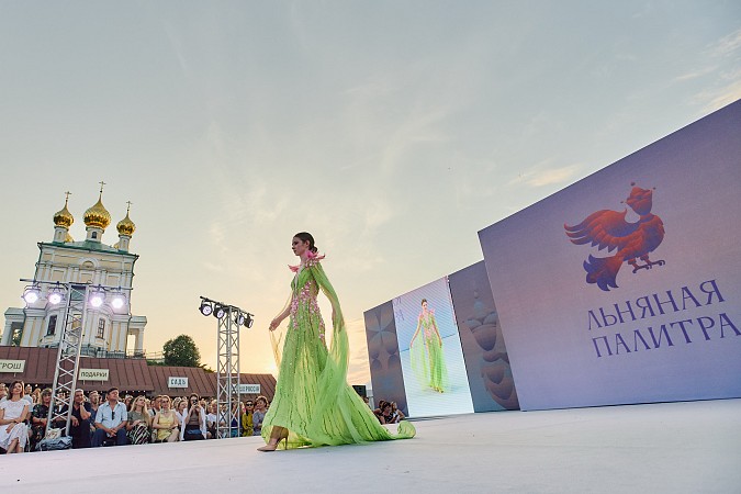 Более 80 зарубежных и российских коллекций представили на фестивале моды «Льняная палитра» фото 2