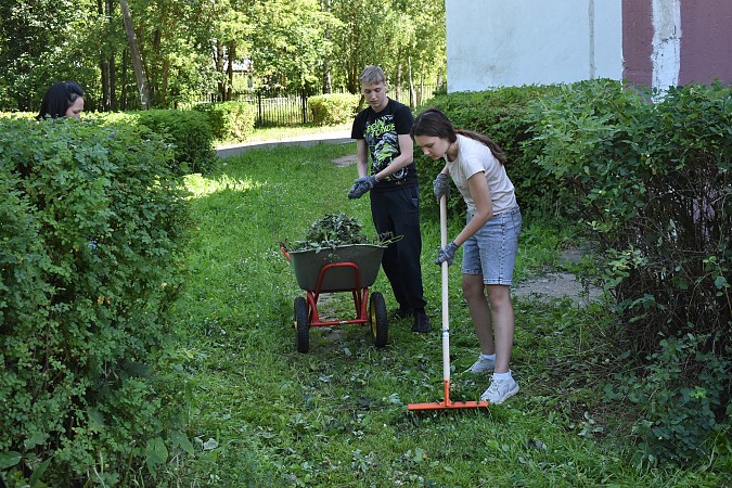 Кинешемские подростки трудятся на благо города фото 6