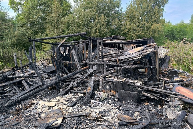 В Кинешме горели сараи, гараж и хозяйственные постройки фото 4