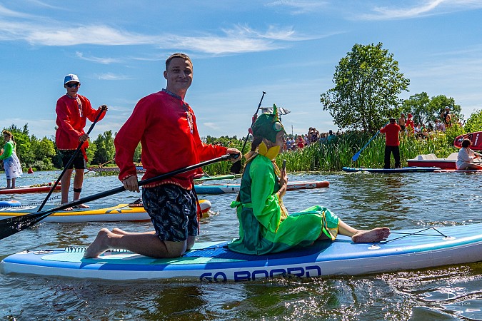 Герои сказок и мультфильмов стали участниками сап-парада в Кинешме фото 4