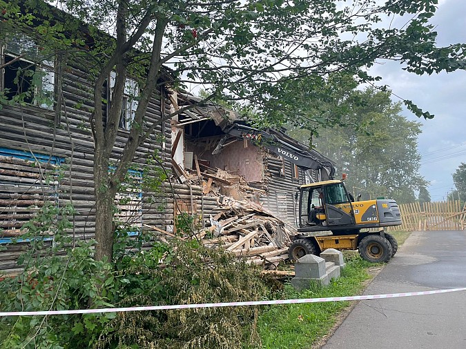 В Наволокском городском поселении сносят последний аварийный дом фото 2