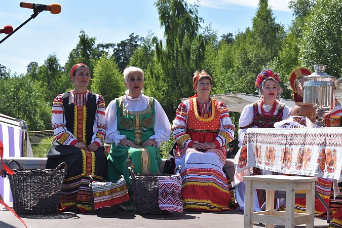 На центральном пляже Кинешмы показали спектакль-реконструкцию русской свадьбы фото 3