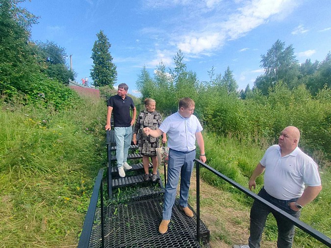 Общественность Наволок проинспектировала новую лестницу через овраг на ул.Ярославской фото 3