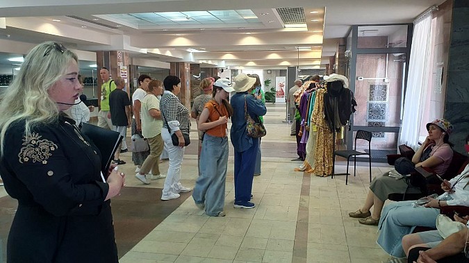 Экскурсия по Кинешемскому театру привлекает тысячи туристов с теплоходов фото 8