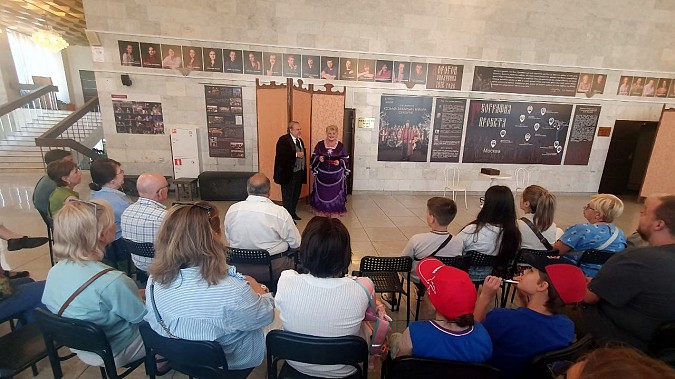 Экскурсия по Кинешемскому театру привлекает тысячи туристов с теплоходов фото 5