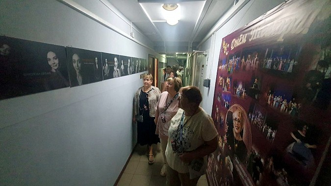 Экскурсия по Кинешемскому театру привлекает тысячи туристов с теплоходов фото 10