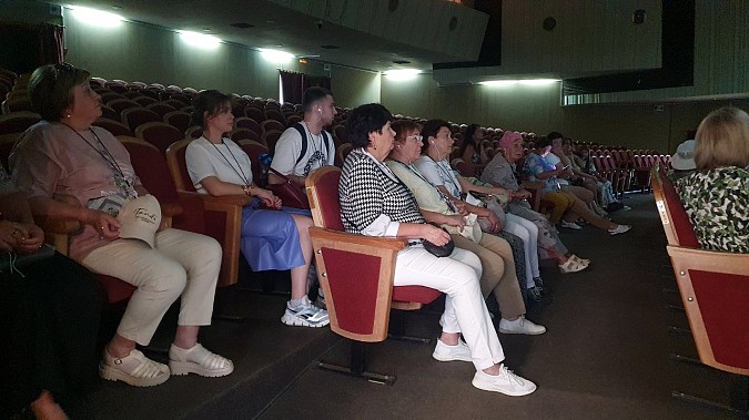 Экскурсия по Кинешемскому театру привлекает тысячи туристов с теплоходов фото 13