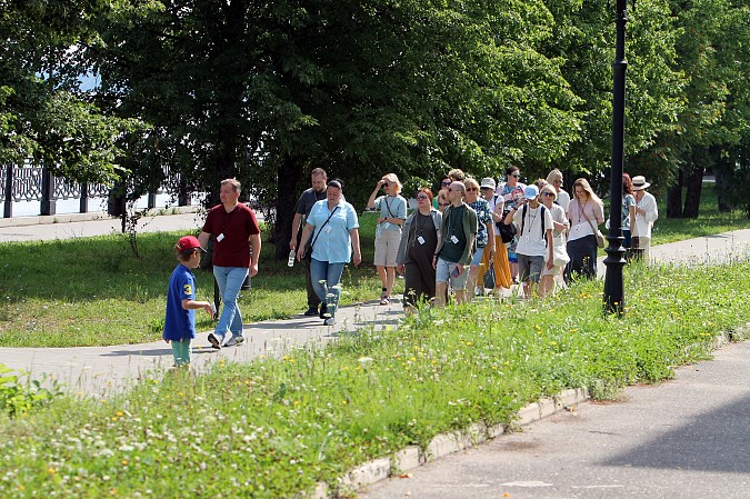 Экскурсия по Кинешемскому театру привлекает тысячи туристов с теплоходов фото 2
