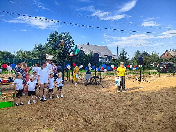 В Наволоках открыли новую детскую площадку фото 2