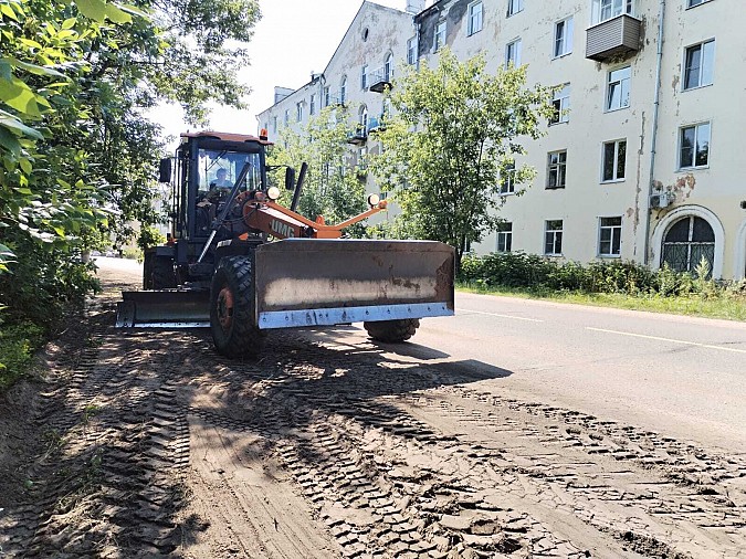 УГХ Кинешмы профилирует обочины дорог фото 2