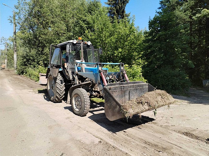 УГХ Кинешмы профилирует обочины дорог фото 3