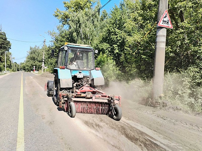 УГХ Кинешмы профилирует обочины дорог фото 4