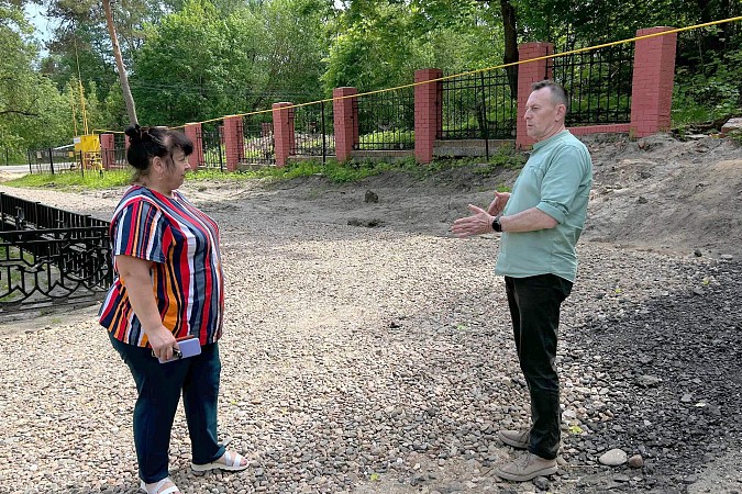 В Наволоках благоустраивают территорию у обелиска героям фото 3