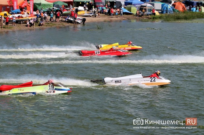Несколько мотолодок перевернулись в первый день Чемпионата России в Кинешме фото 7