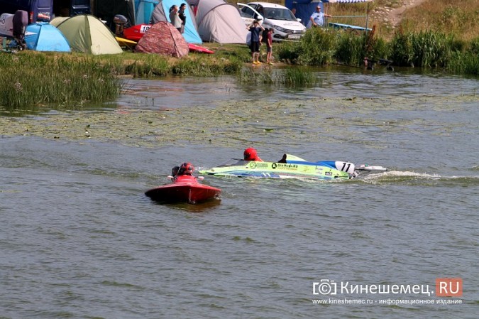 Несколько мотолодок перевернулись в первый день Чемпионата России в Кинешме фото 13