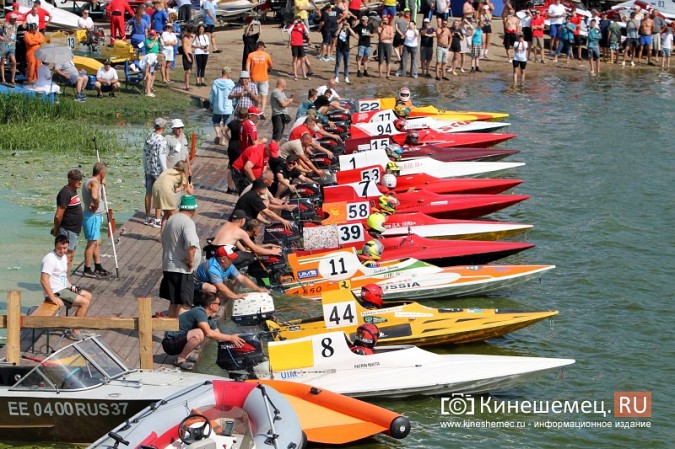 Несколько мотолодок перевернулись в первый день Чемпионата России в Кинешме фото 17