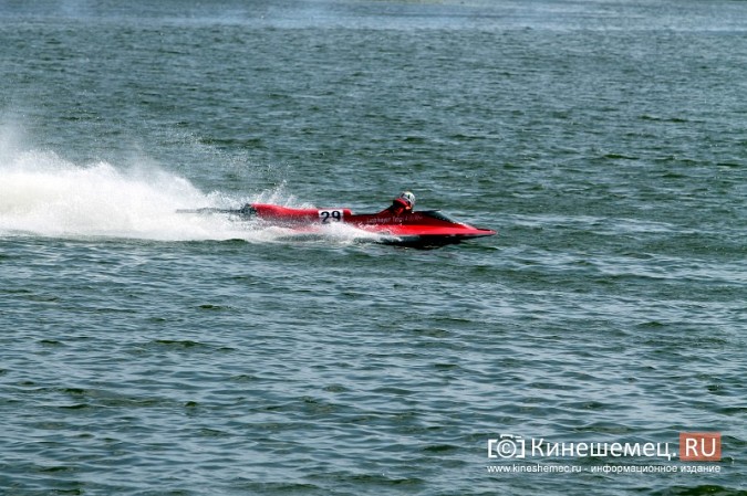 Несколько мотолодок перевернулись в первый день Чемпионата России в Кинешме фото 9