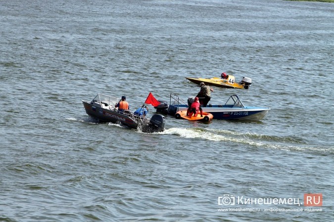 Несколько мотолодок перевернулись в первый день Чемпионата России в Кинешме фото 28