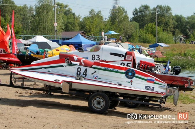 Несколько мотолодок перевернулись в первый день Чемпионата России в Кинешме фото 37