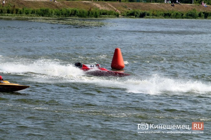 Несколько мотолодок перевернулись в первый день Чемпионата России в Кинешме фото 23