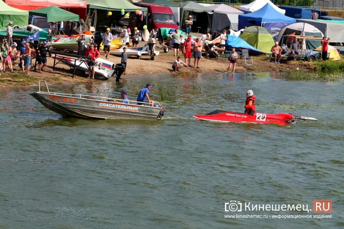 Несколько мотолодок перевернулись в первый день Чемпионата России в Кинешме фото 16