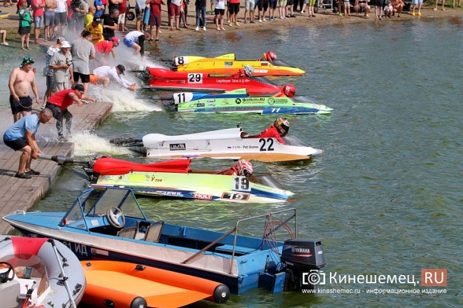 Несколько мотолодок перевернулись в первый день Чемпионата России в Кинешме фото 5