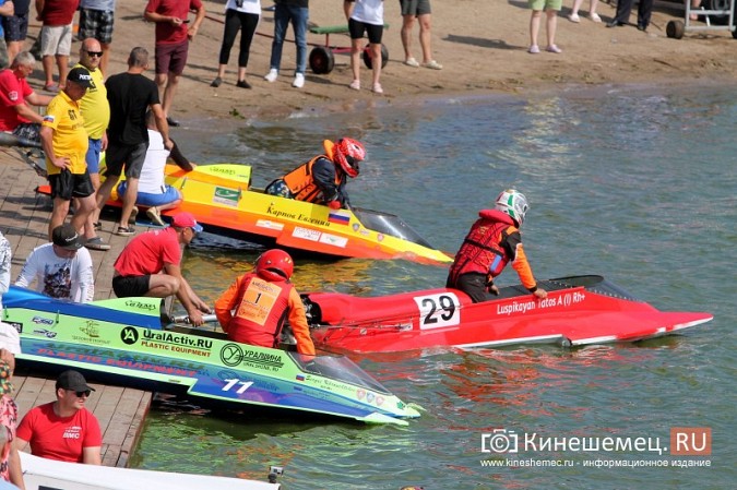 Несколько мотолодок перевернулись в первый день Чемпионата России в Кинешме фото 4
