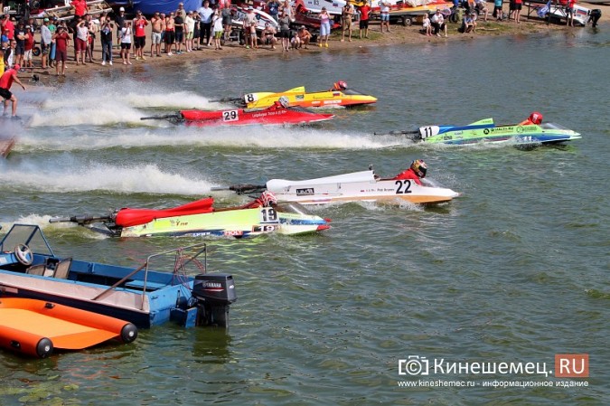 Несколько мотолодок перевернулись в первый день Чемпионата России в Кинешме фото 6