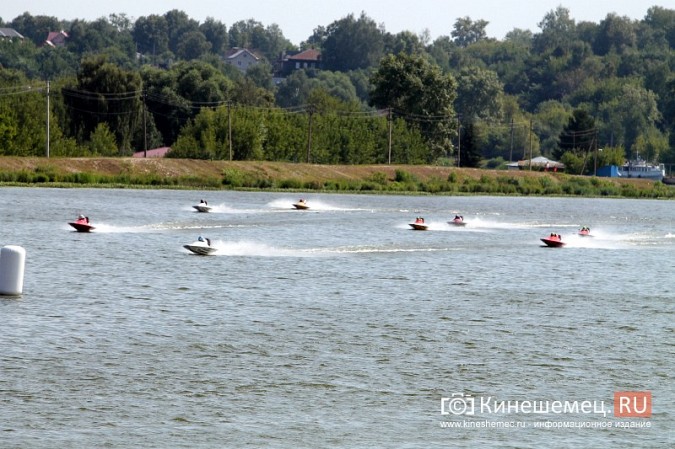 Финальные заезды Чемпионата России по водно-моторному спорту определят победителей фото 24