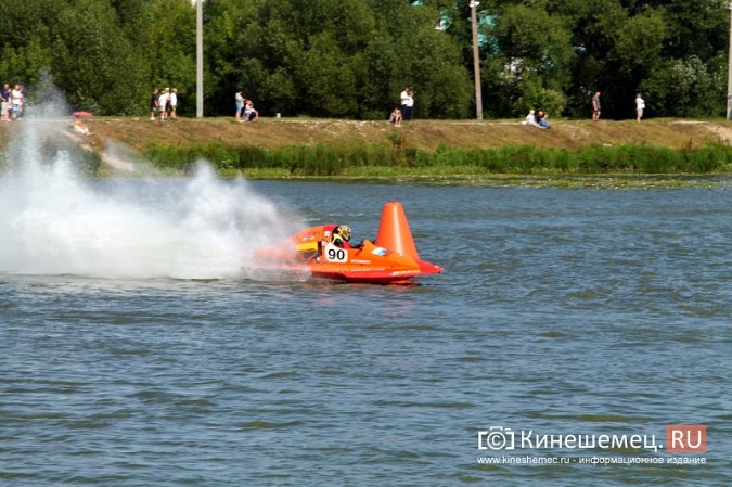 Финальные заезды Чемпионата России по водно-моторному спорту определят победителей фото 8