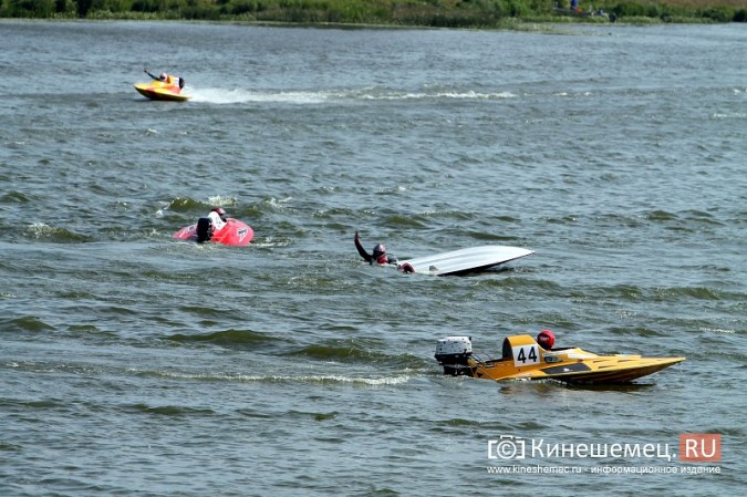 Финальные заезды Чемпионата России по водно-моторному спорту определят победителей фото 25