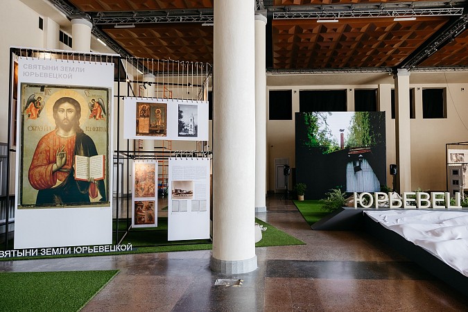 На железнодорожном вокзале в Иванове открылась выставка к 800-летию Юрьевца фото 7