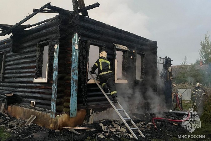 В Лагунихе сгорел частный дом фото 3