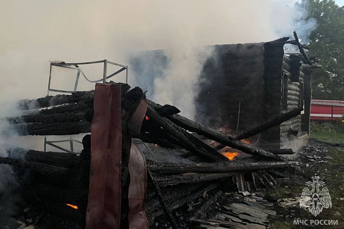 В Лагунихе сгорел частный дом фото 2