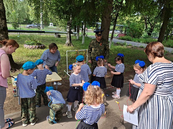 Кинешме прошла военно-патриотическая игра «Юные десантники» фото 6