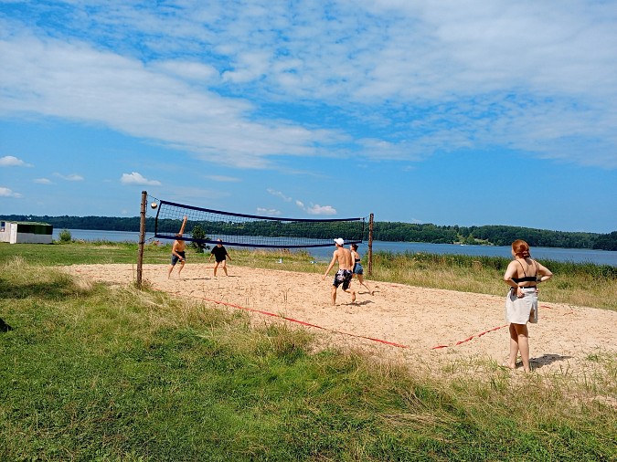 На пляже в Наволоках прошло первенство Кинешемского муниципального района по волейболу фото 4