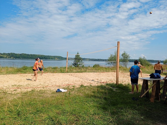 На пляже в Наволоках прошло первенство Кинешемского муниципального района по волейболу фото 5