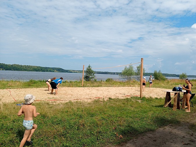 На пляже в Наволоках прошло первенство Кинешемского муниципального района по волейболу фото 2