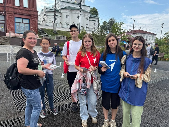 Активисты Движения Первых провели информационную акцию «Безопасное лето для детей» фото 5