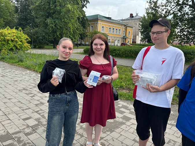 Активисты Движения Первых провели информационную акцию «Безопасное лето для детей» фото 6