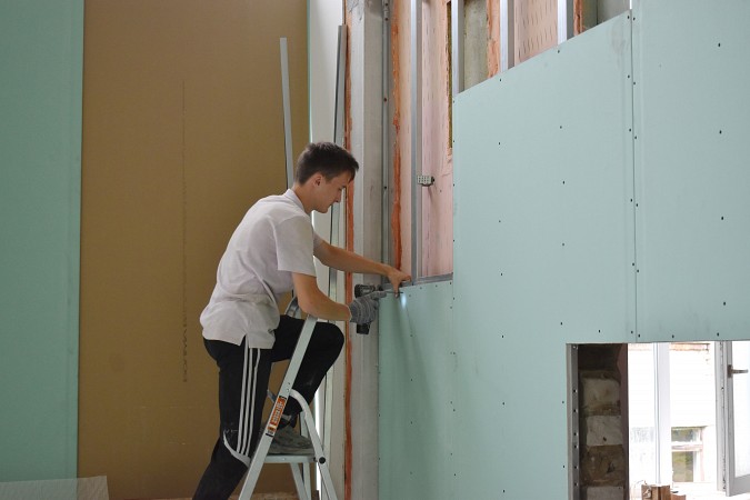 К 1 сентября в школе №19 обновят школьный двор, а также пищеблок и обеденный зал фото 8